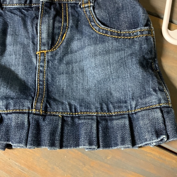Infant girl size 18 month Tommy Hilfiger Jean skirt. - Picture 6 of 7